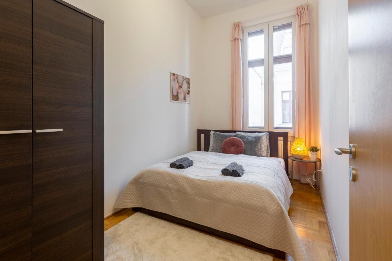 Cozy Home By Bella In The Heart Of Budapest Exterior foto
