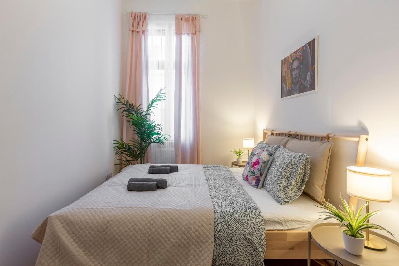 Cozy Home By Bella In The Heart Of Budapest Exterior foto